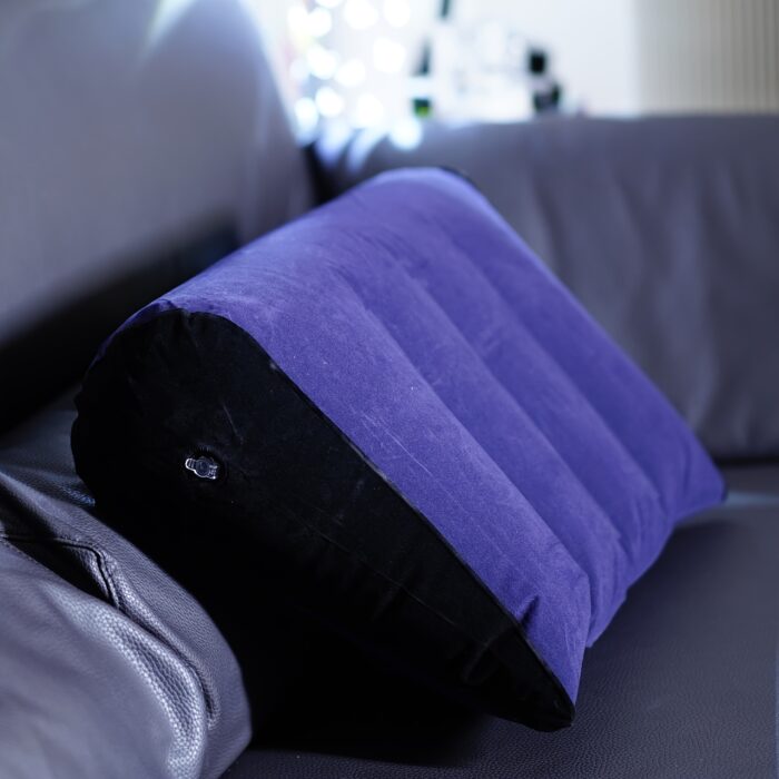 A multifunctional sex pillow that can replace adult products with fun poses in couples' rooms, perfect for supporting the legs or waist of couples - 图片 6