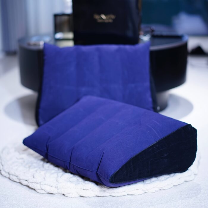 A multifunctional sex pillow that can replace adult products with fun poses in couples' rooms, perfect for supporting the legs or waist of couples - 图片 3